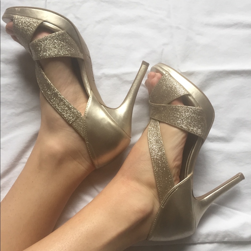 Fioni Night Gold Sparkle Heels | Size 7